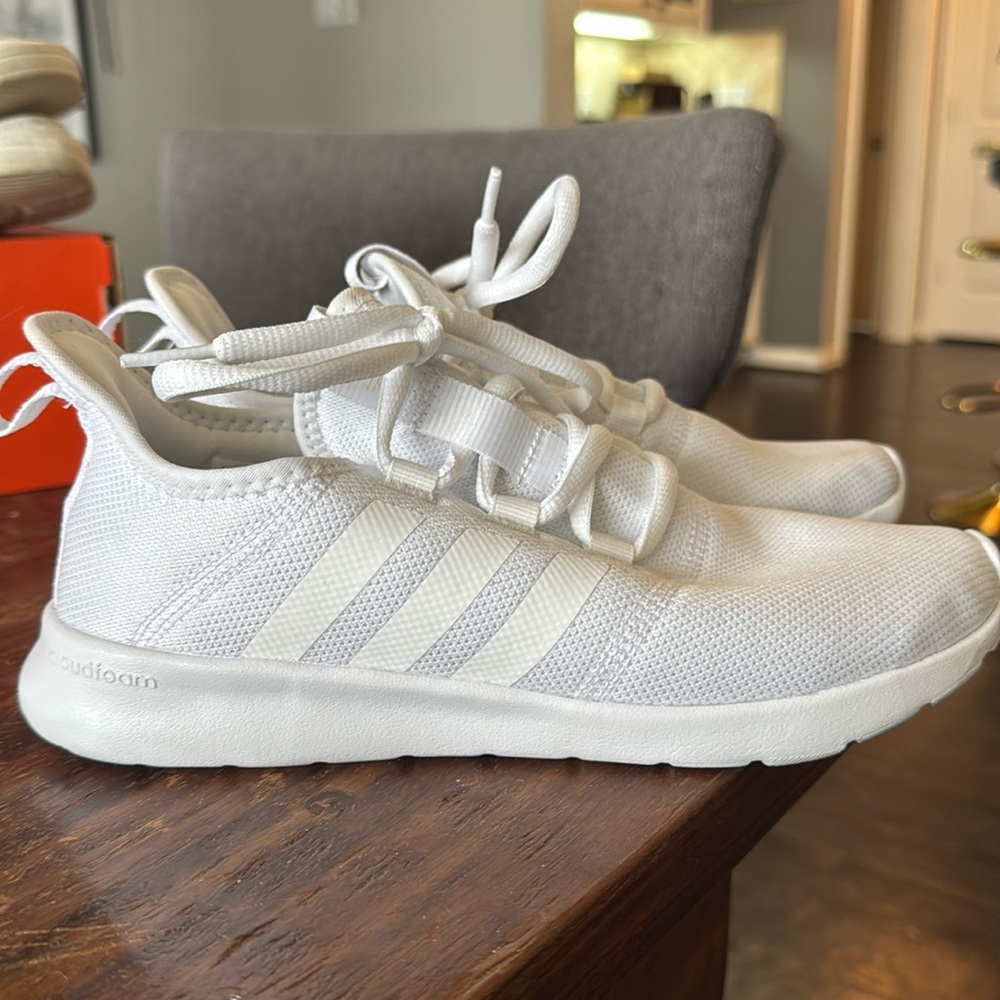 Adidas Cloudfoam 
Women’s 6.5
White